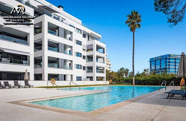 Apartamento de alquiler en Calle Pintor Pacheco, 4, Los Jardines de Marbella - La Ermita - Photo 1