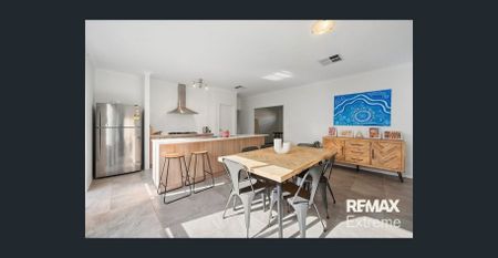 Outstanding 4x2 Home in Baldivis - Photo 5