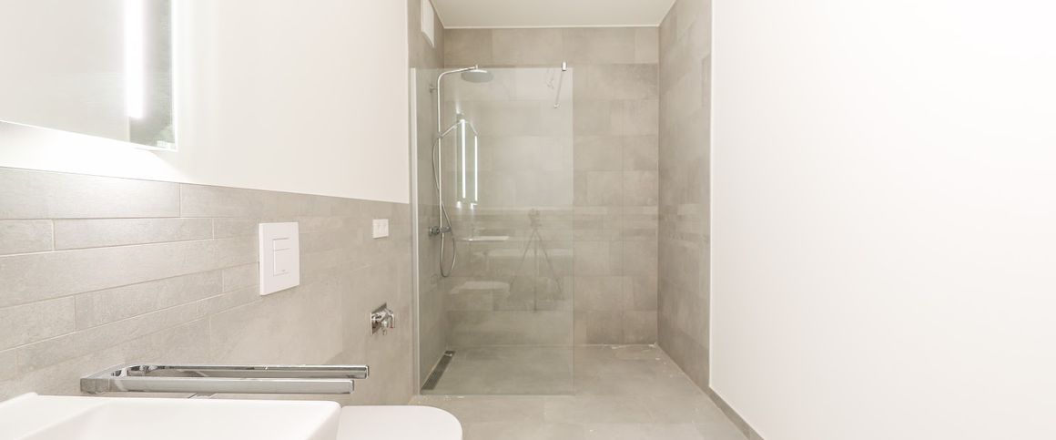 Großzügige, lichtdurchflutete Wohnung mit Stil - moderne Einbauküche & Balkon inklusive - Foto 1