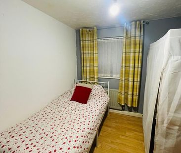 Room in a Shared House, Prince Of Wales Road, S2 - Photo 1