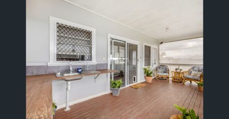 Cosy 2 Bedroom home- Water and power included - Photo 3