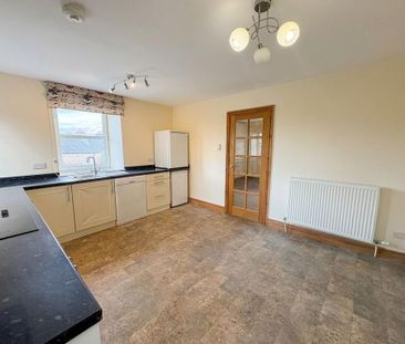 3 bedroom semi-detached house to rent - Photo 5