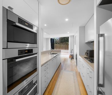 Luxury Two-Bedroom Residence with Expansive Terraces in the Heart of Double Bay - Photo 5