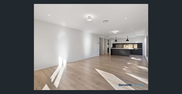 Modern Family Entertainer in a Prime Location - Photo 1