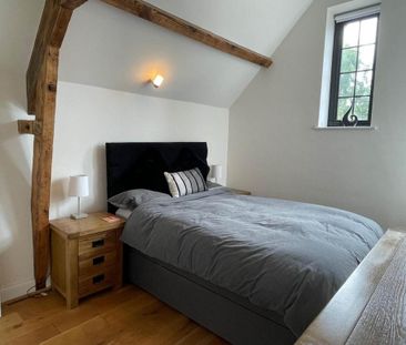 2 bedroom coach house to rent - Photo 2