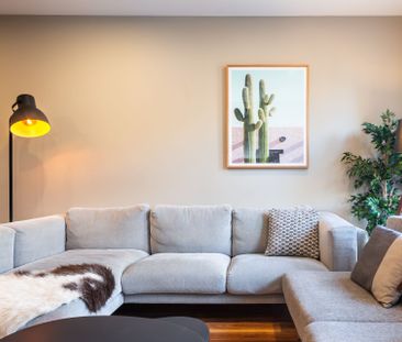 Pet friendly and fully furnished executive townhouse close to the C... - Photo 5
