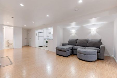 For Lease - 2217 Ghent Avenue, Burlington, Ontario - Photo 2