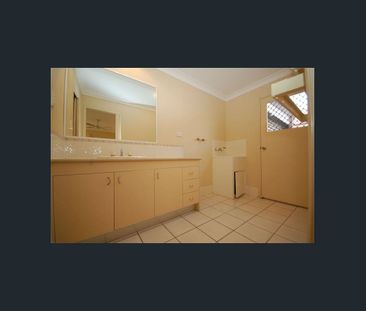 Generous Family Living in Quiet Kuraby Location - Photo 6