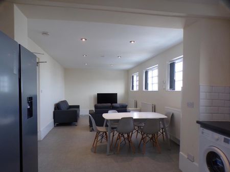 5 bedroom flat to rent - Photo 2