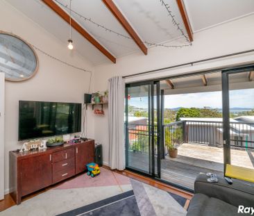 3 BEDROOM HOME WITH BEAUFITUL VIEWS!! - Photo 2