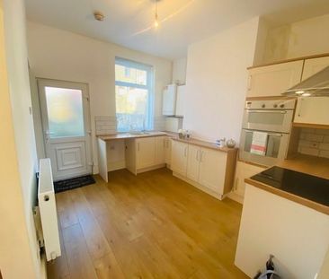 2 bedroom end of terrace house to rent - Photo 5