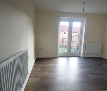 2 bedroom semi-detached house to rent - Photo 2