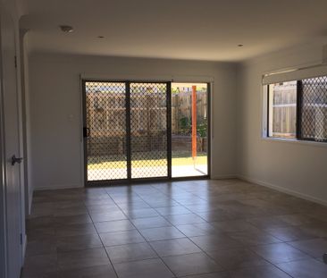 STYLISH & COMFORTABLE WITH BUSHLAND OUTLOOK! - Photo 1