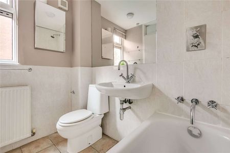 LONG LET - A one bedroom apartment in the heart of Barnes village, close to the river and Barnes Bridge station - Photo 4