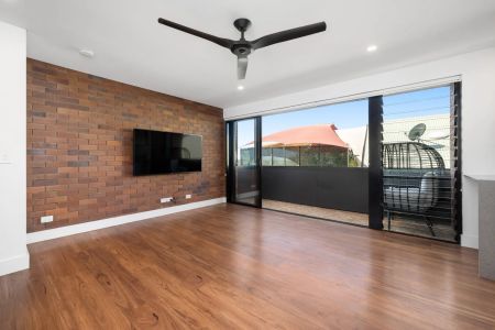 Light-Filled Greenslopes Apartment Offering Comfort and Convenience - Photo 5
