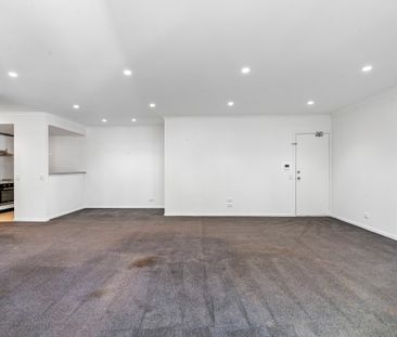 Spacious 3-Bedroom with Resort Style Amenities - Photo 5