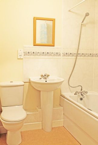 2 bedroom ground floor flat to rent - Photo 5