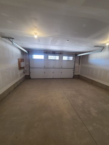 For Lease - 3287 Homestead Drive, Hamilton, Ontario - Photo 2