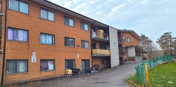 308 - 80 Blackfriar Ave: Spacious and Ready for Immediate Move-In! - Photo 2