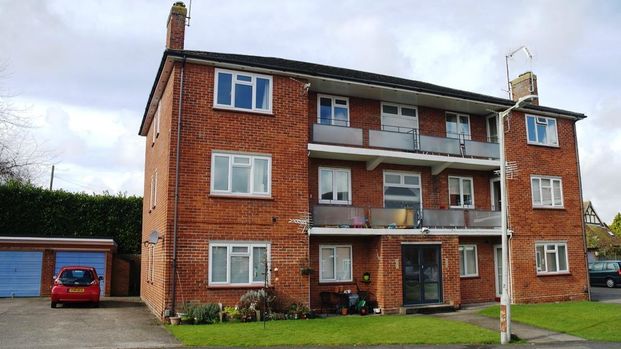 2 bedroom flat to rent - Photo 1