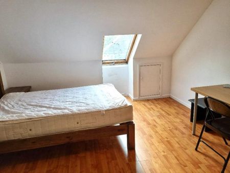 4 bedroom detached house to rent - Photo 3