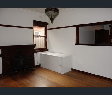 Well-Presented and Cosy Flemington Home - Photo 1