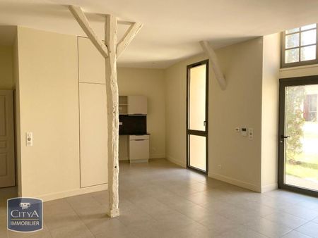 Location Appartement 2 pièces 53m² FONTENAY LE COMTE 85200 - Photo 3