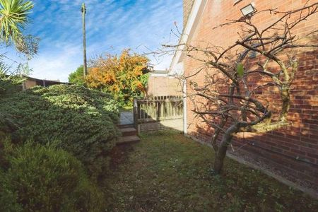 Poulton Royd Drive Spital, CH63 - Photo 5