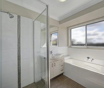 4 Bedroom Modern Home - Photo 3