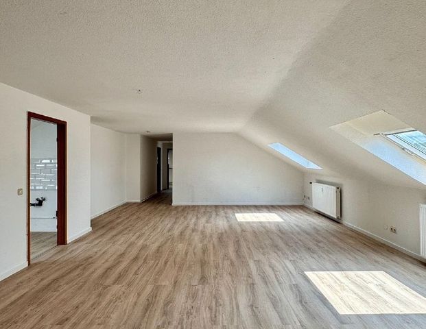 Haan Zentrum - Fußgängerzone! Großzügige Dachgeschosswohnung mit 2,5 Zimmern! - Photo 1