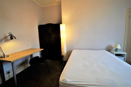 3 bedroom flat to rent - Photo 4