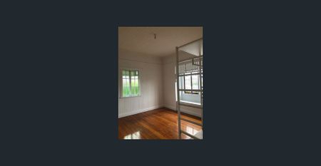 Great Queenslander in the heart of Annerley - Photo 4