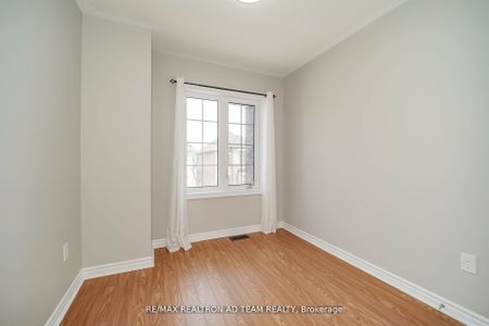 For Lease - 13 Hallmark Way, Whitby, Ontario - Photo 4