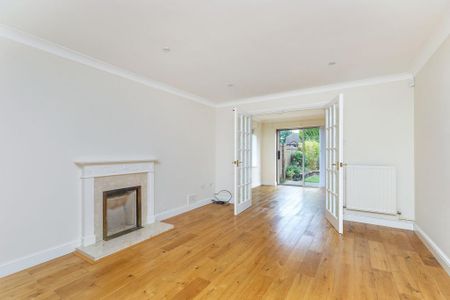4 bedroom detached house to rent - Photo 2