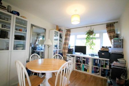 2 bedroom maisonette to rent - Photo 3