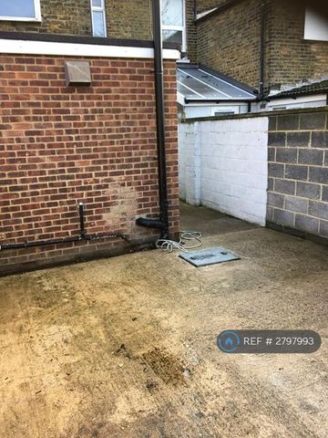 4 bedroom terraced house to rent - Photo 2