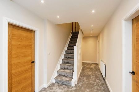 4 bedroom semi-detached house to rent - Photo 5