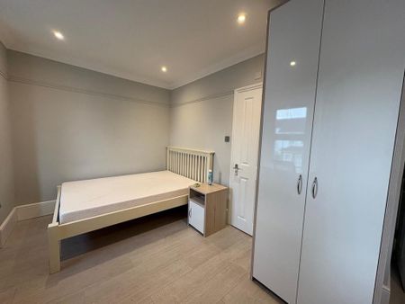 5 bedroom semi-detached house to rent - Photo 3