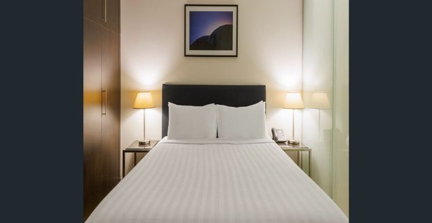 Furnished studio apartment in the heart of Melbourne - Photo 1