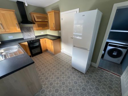 2 Dhu Varren Crescent, Belfast , BT13 3FL - Photo 4