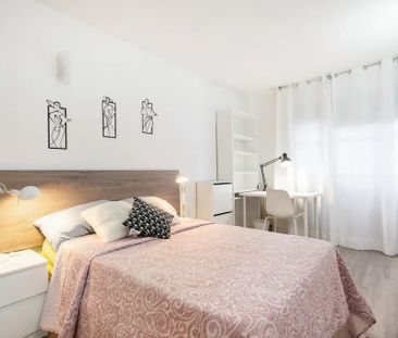 Calle Matilde Hernández, Madrid, Community of Madrid 28019 - Photo 2