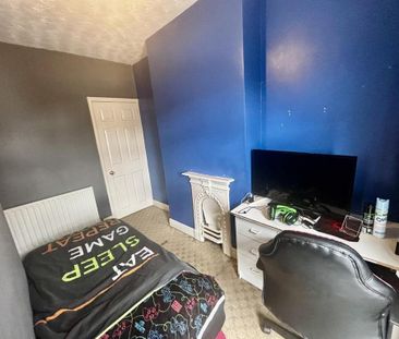 4 bedroom terraced house to rent - Photo 2