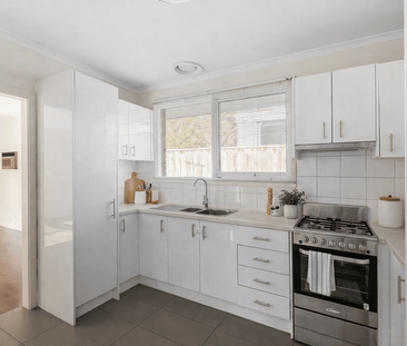 EVERYTHING AT YOUR FINGERTIPS! - Photo 4