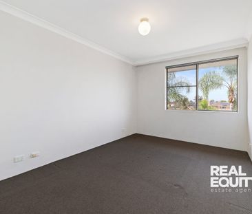 Top-Floor Apartment in a Sought After Lakeside Location - Photo 6