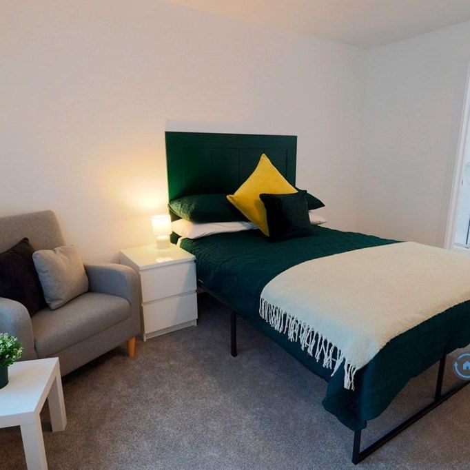 1 bedroom in a house share to rent - Photo 1