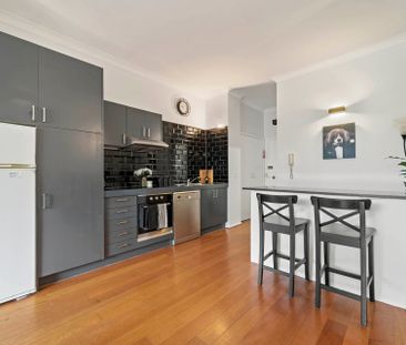 Executive apartment with superb space, light & modern appeal – East... - Photo 5
