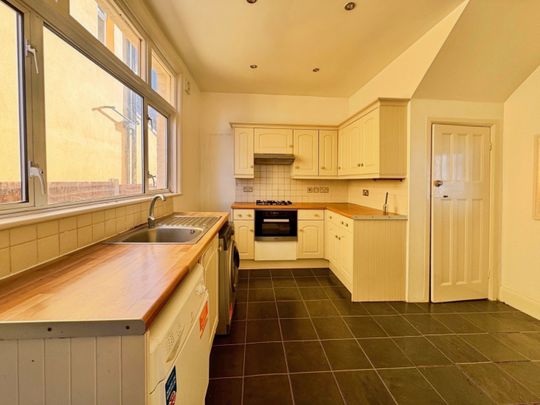 Southsea Avenue, Leigh-On-Sea - Photo 1