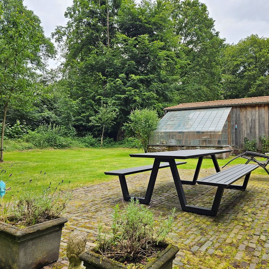 Bijgebouw in bosrijke omgeving. - Photo 1