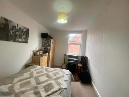 Two bed Apartment available TO LET on Lark Lane - Photo 5