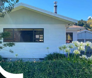 Large Living for a Large Family - Photo 5